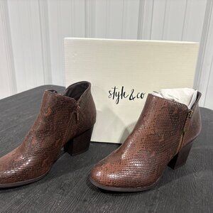 ✨ Style & Company Masrinaa Snake‑Embossed Booties – Size 7 (Brand New!) ✨